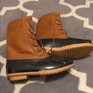 Duck boots